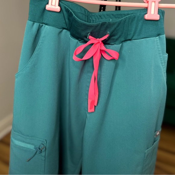 Limited Edition Figs in Hydrogreen XS/P - Picture 14 of 16